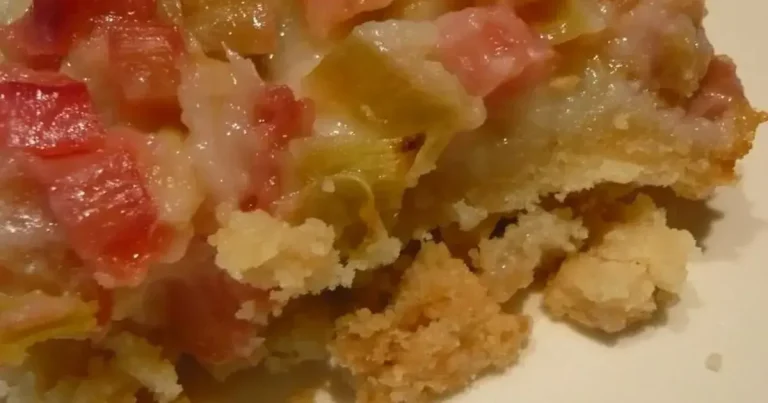 Foto da receita de Torta de Ruibarbo Fresco