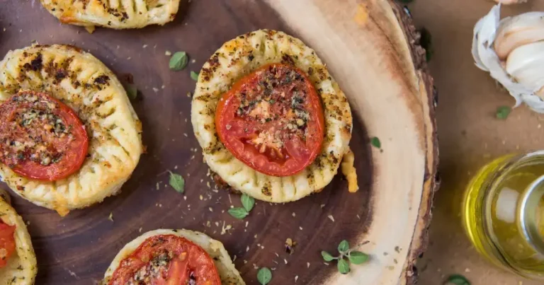 Foto da receita de Torta de Tomate Recheada e Desfiada