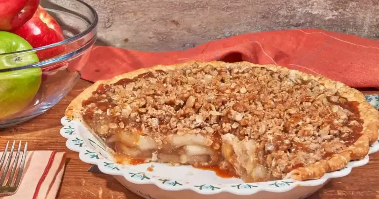 Foto da receita de Torta Fácil de Maçã com Caramelo e Crocante