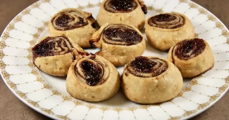 Foto da receita de Rolês de Canela com Crosta de Torta