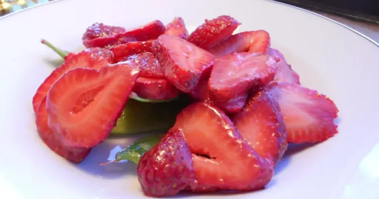 Foto da receita de Salada de Morango e Ervilha-Torta