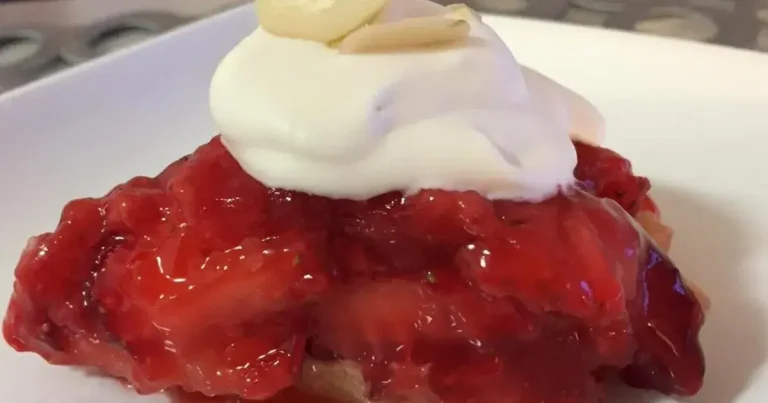 Foto da receita de Torta de Amêndoas com Morangos Frescos