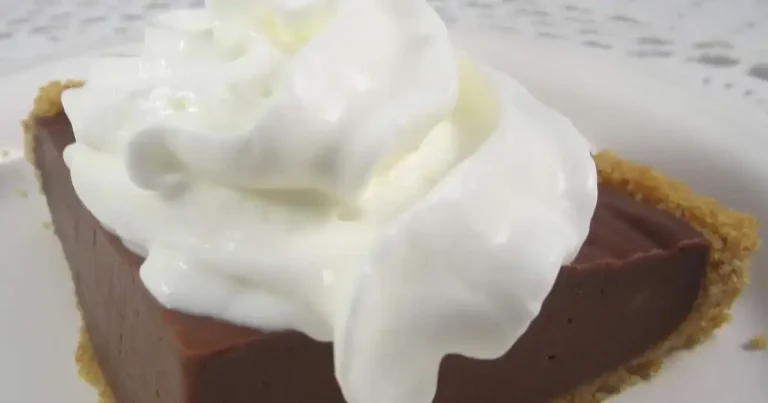 Foto da receita de Torta de Creme de Chocolate Amargo Sem Assar