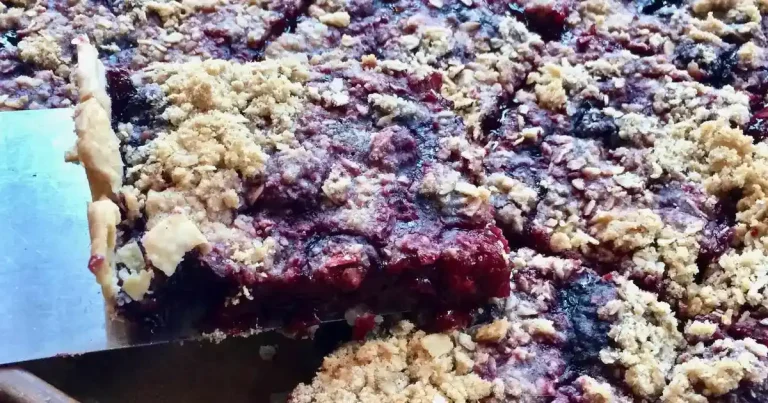 Foto da receita de Torta de Frutas Vermelhas em Camadas Fácil