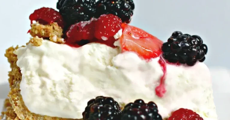 Foto da receita de Torta de Limão Congelada com Frutas Vermelhas