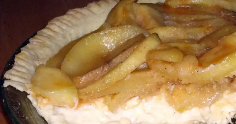 Foto da receita de Torta de Maçã com Creme à Moda Antiga