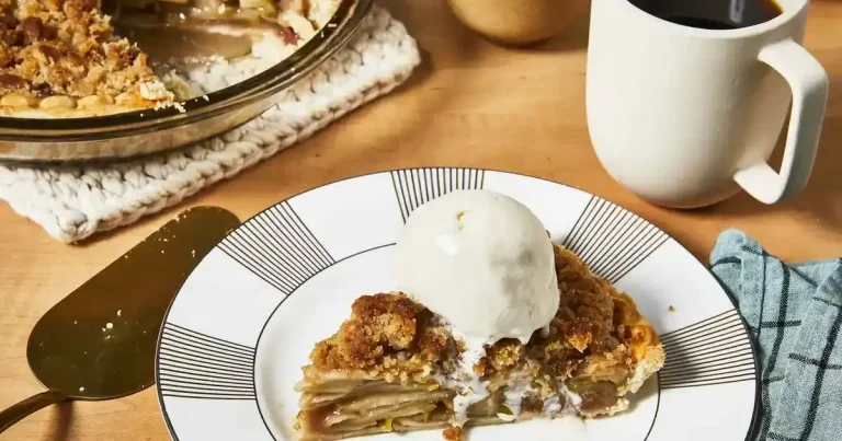 Foto da receita de Torta de Maçã com Farofa