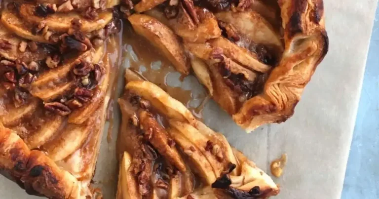 Foto da receita de Torta de Massa Folhada com Maçã e Marzipã