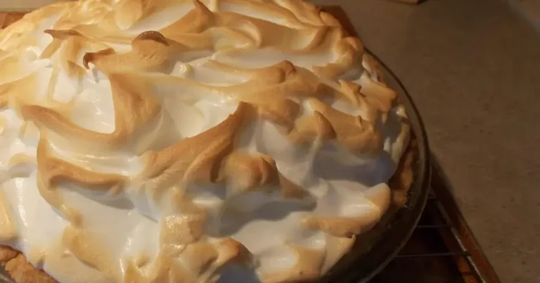 Foto da receita de Torta de Merengue de Ruibarbo