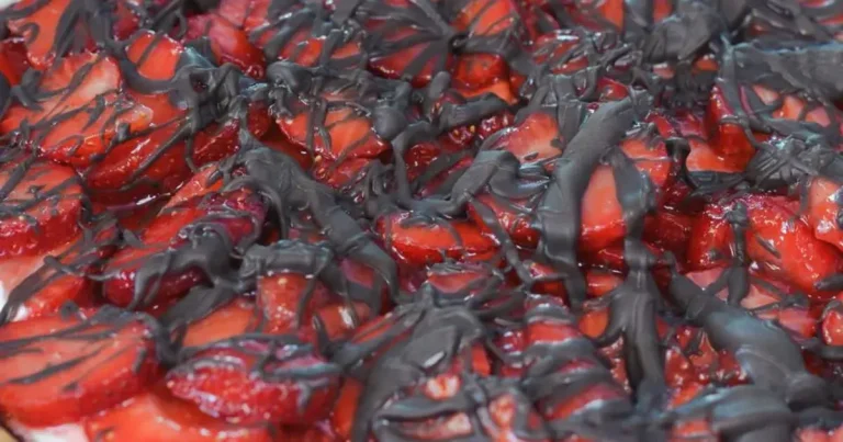 Foto da receita de Torta de Morango Coberta com Chocolate