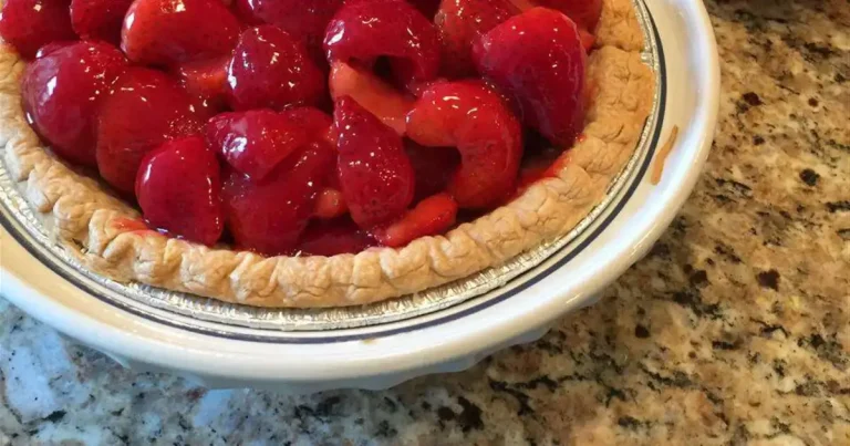 Foto da receita de Torta de Morango com Cobertura de Geléia