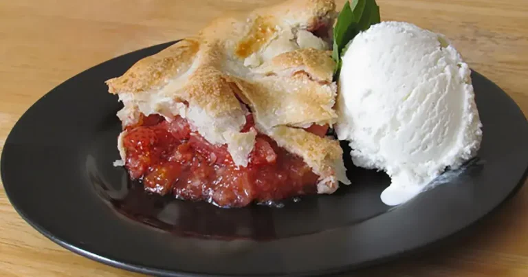 Foto da receita de Torta de Morango e Ruibarbo com Toque de Laranja