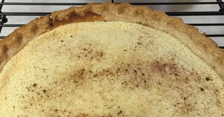 Foto da receita de Torta de Passas com Creme Azedo