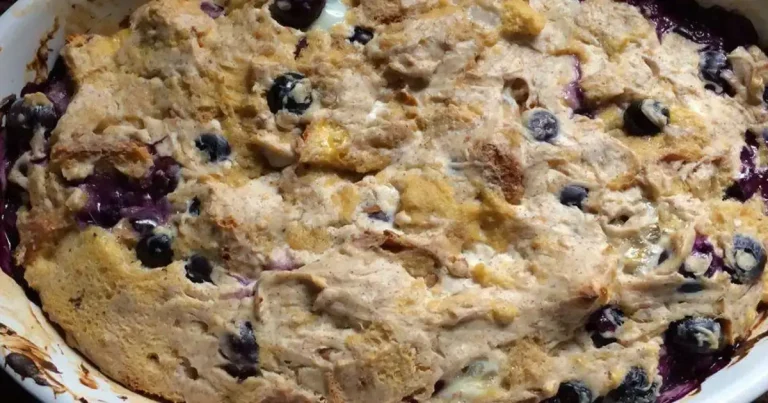 Foto da receita de Torta de Rabanada com Frutas Vermelhas