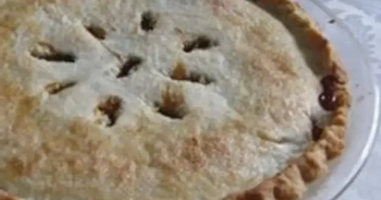 Foto da receita de Torta de Uva Passa à Moda Antiga