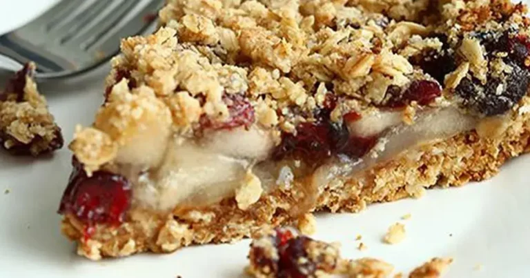 Foto da receita de Torta Fácil de Maçã com Frutas Vermelhas e Crocante