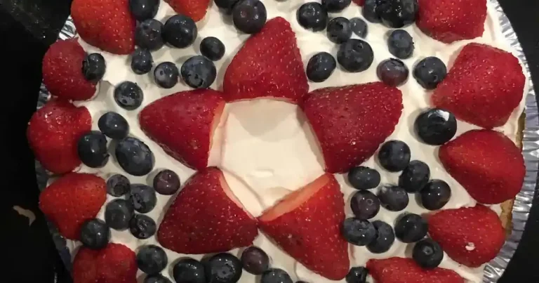 Foto da receita de Torta Rápida de Cream Cheese com Morangos