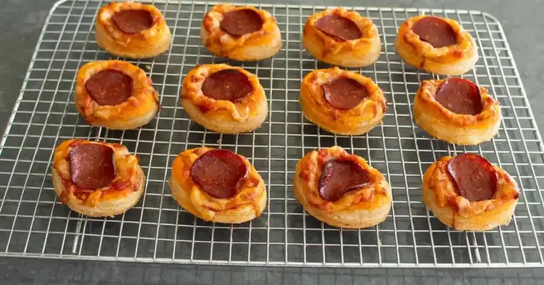Foto da receita de Bolinho de Pizza de Massa Folhada