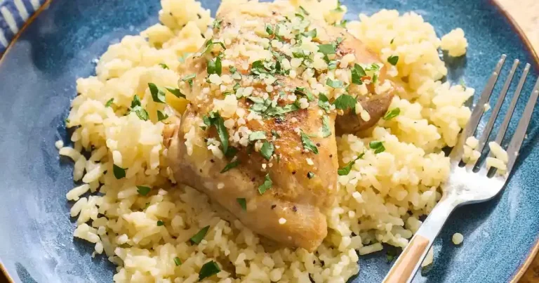 Foto da receita de Frango com Manteiga de Alho e Arroz em Uma Panela