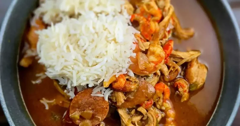 Foto da receita de Gumbo de Frutos do Mar com Frango e Andouille