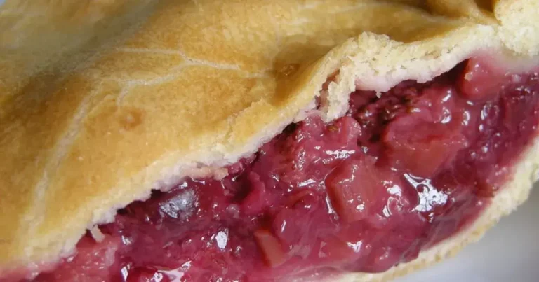 Foto da receita de Torta de Ruibarbo Fresco