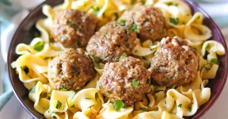 Foto da receita de Almôndegas Italianas sobre Noodles de Parmesão