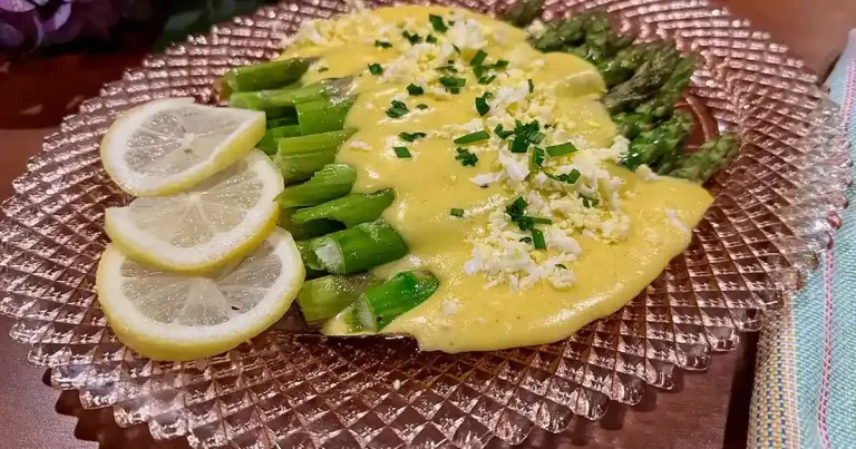 Foto da receita de Aspargos Assados com Molho Holandês