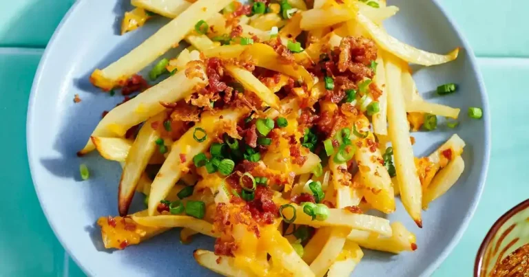 Foto da receita de Batatas Fritas Recheadas com Sriracha