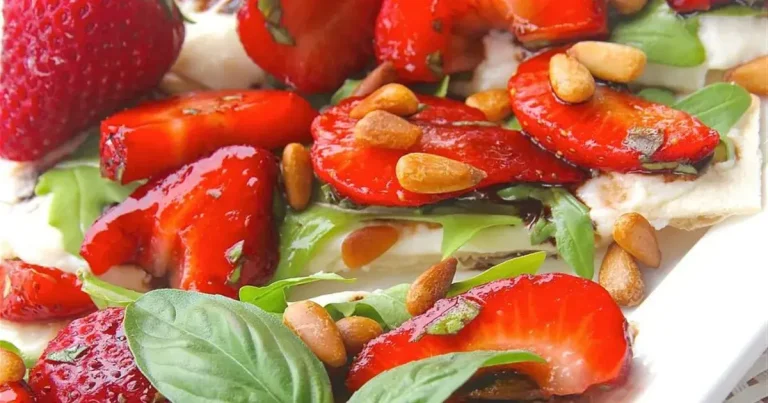 Foto da receita de Bruschetta de Ricota com Morango e Balsâmico
