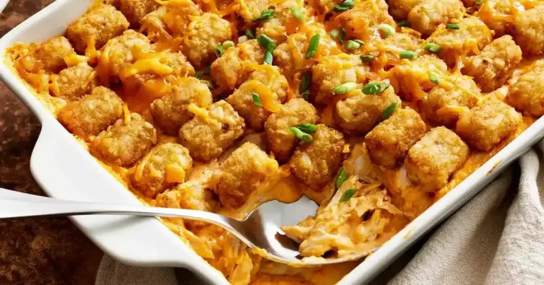 Foto da receita de Casserole de Frango Buffalo com Tater Tots