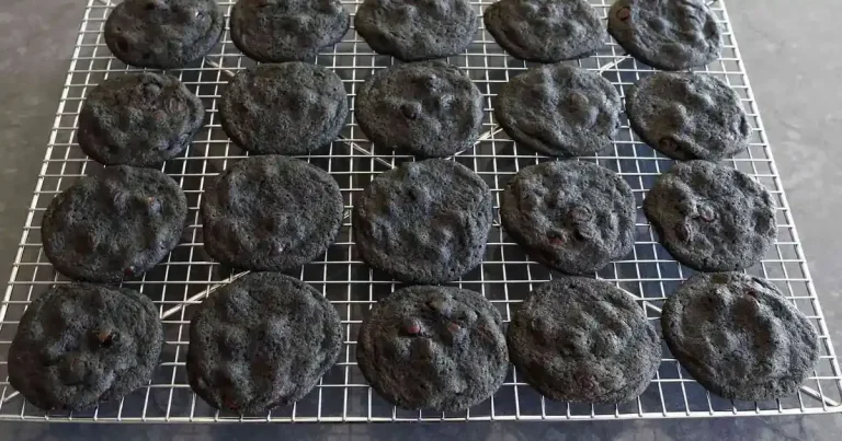 Foto da receita de Cookies de Chocolate com Carvão Ativado