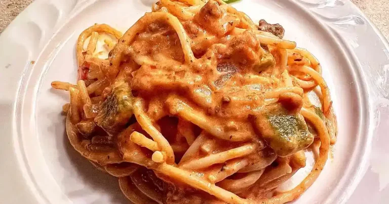 Foto da receita de Espaguete Cremoso com Gochujang e Carne Moída