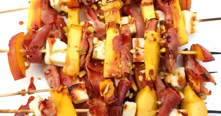 Foto da receita de Espetinhos de Pêssego Grelhado com Halloumi e Presunto de Parma