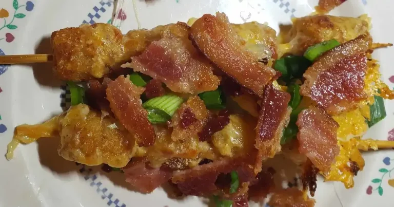 Foto da receita de Espetinhos de Tater Tot Recheados