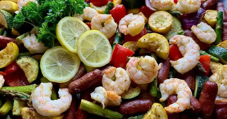Foto da receita de Jantar de Camarões e Linguiça Cajun na Assadeira