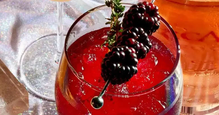 Foto da receita de Lambrusco Espumante de Limão e Amoras com Gin