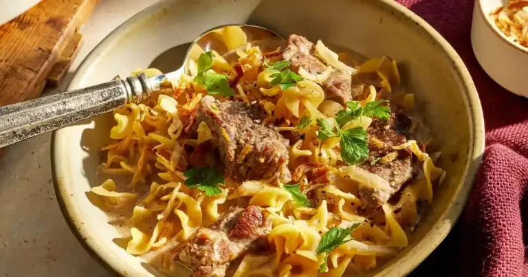 Foto da receita de Macarrão com Carne e Cebola Francesa