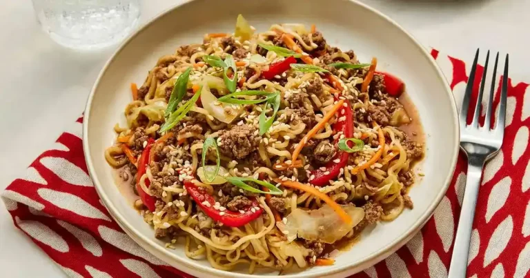 Foto da receita de Macarrão Ramen de Carne em Uma Panela