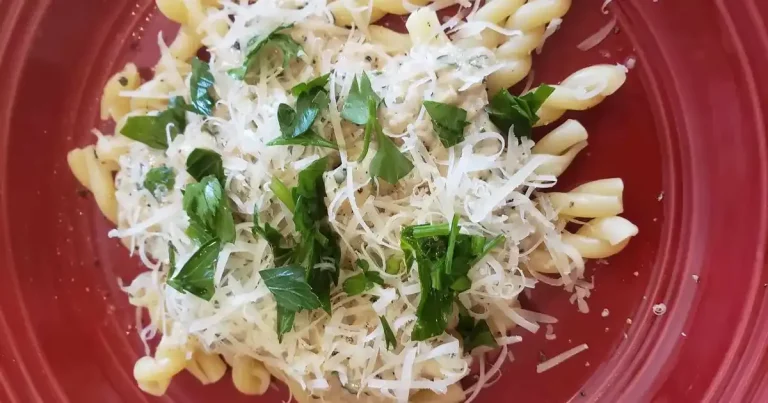 Foto da receita de Massa com Cebola Caramelizada e Alho Assado