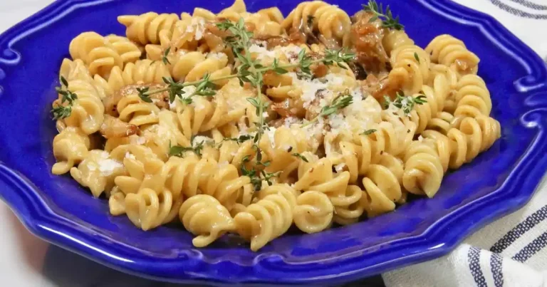 Foto da receita de Massa Cremosa com Cebola Caramelizada