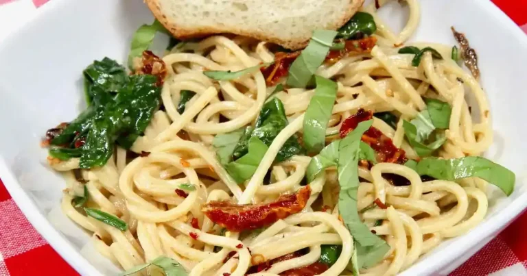 Foto da receita de Massa Cremosa com Tomate Seco e Espinafre