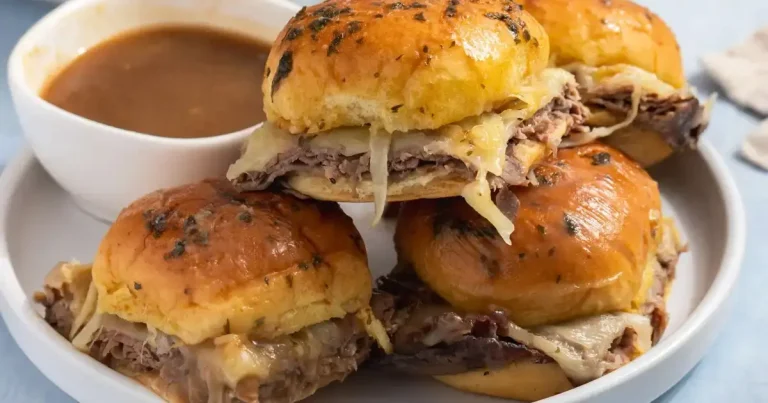 Foto da receita de Mini Sanduíches de Carne com Molho