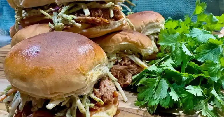 Foto da receita de Mini Sanduíches de Porco Desfiado