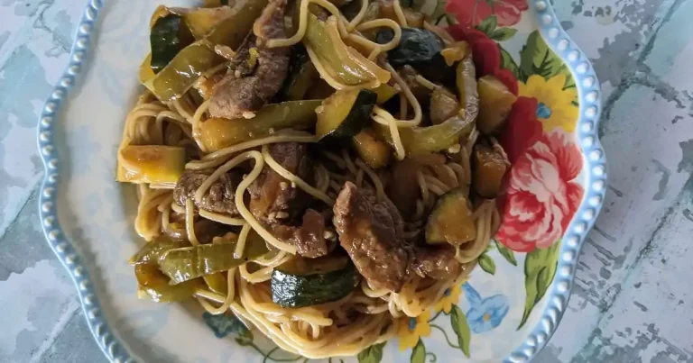 Foto da receita de Noodles de Carne com Molho Teriyaki