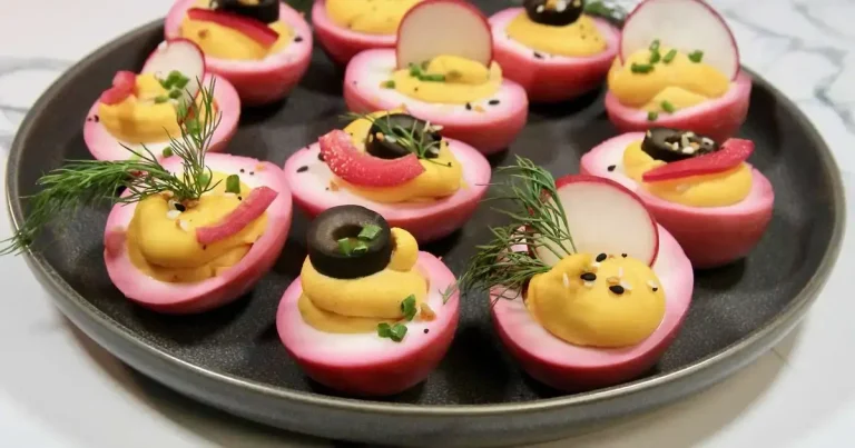 Foto da receita de Ovos Recheados com Beterraba em Conserva