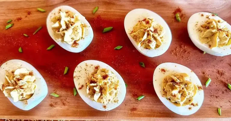 Foto da receita de Ovos Recheados com Sriracha