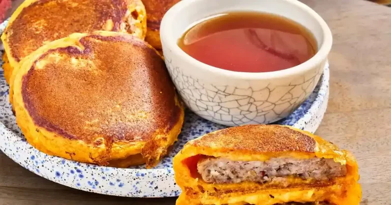 Foto da receita de Panquecas Fáceis de Abóbora com Linguiça