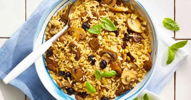 Foto da receita de Pilaf de Cogumelos com Pinhões e Cerejas Secas