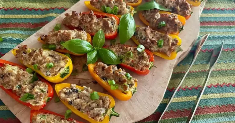 Foto da receita de Pimentões Mini Recheados com Linguiça