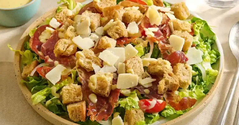 Foto da receita de Salada Caesar com Presunto Cru Crocante